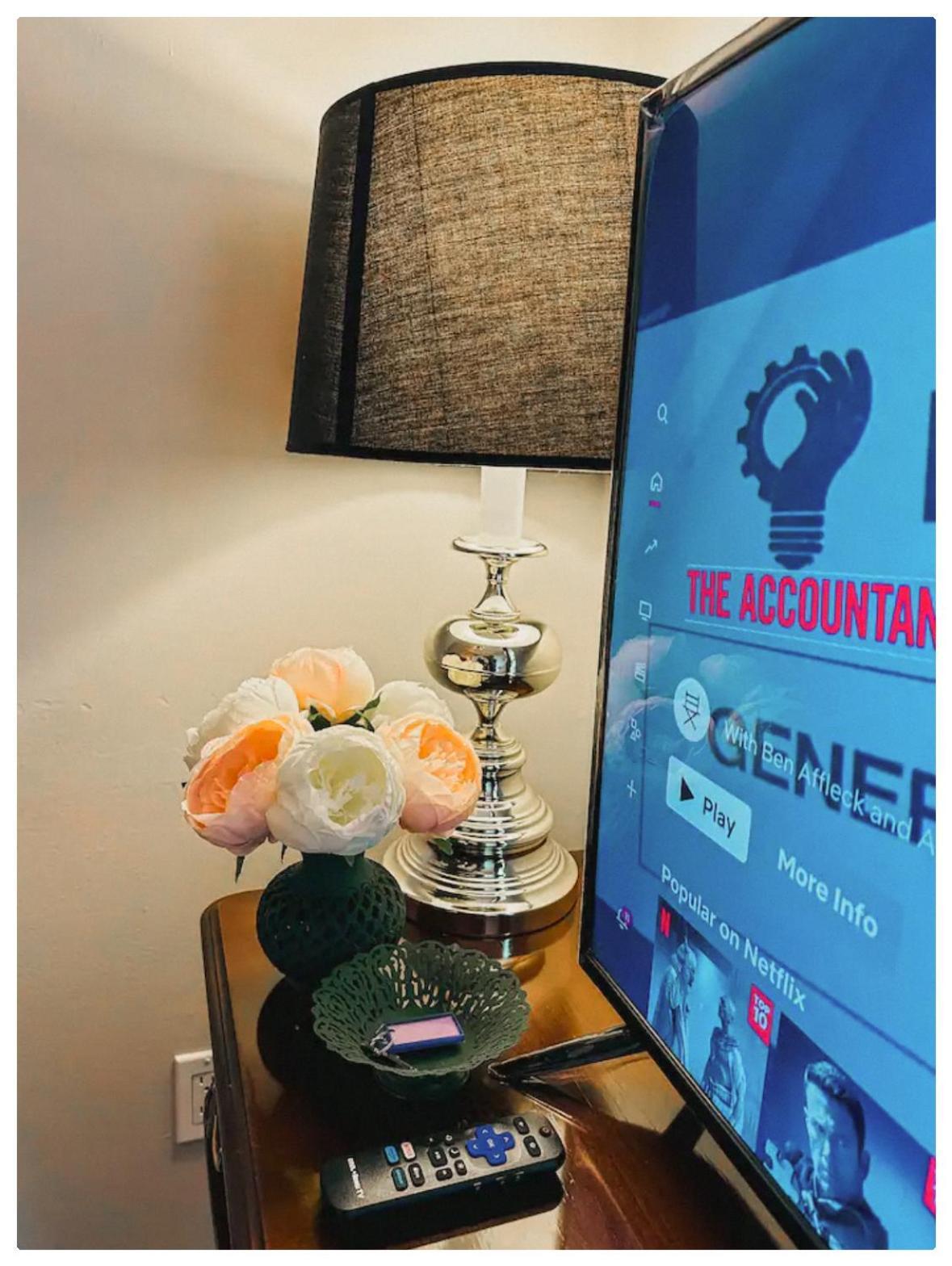 The Stays - Private Cozy 1 Bhr Apt On Main Floor Toronto Bagian luar foto