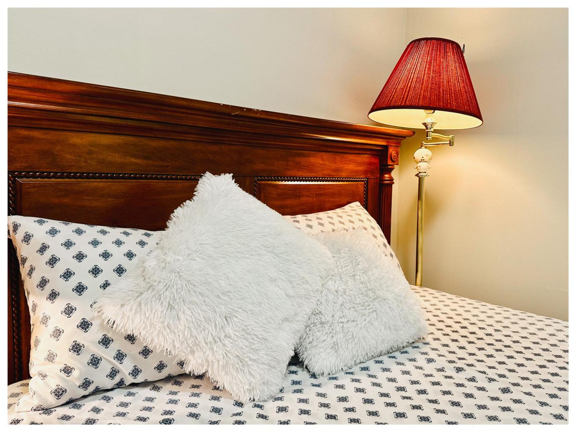 The Stays - Private Cozy 1 Bhr Apt On Main Floor Toronto Bagian luar foto