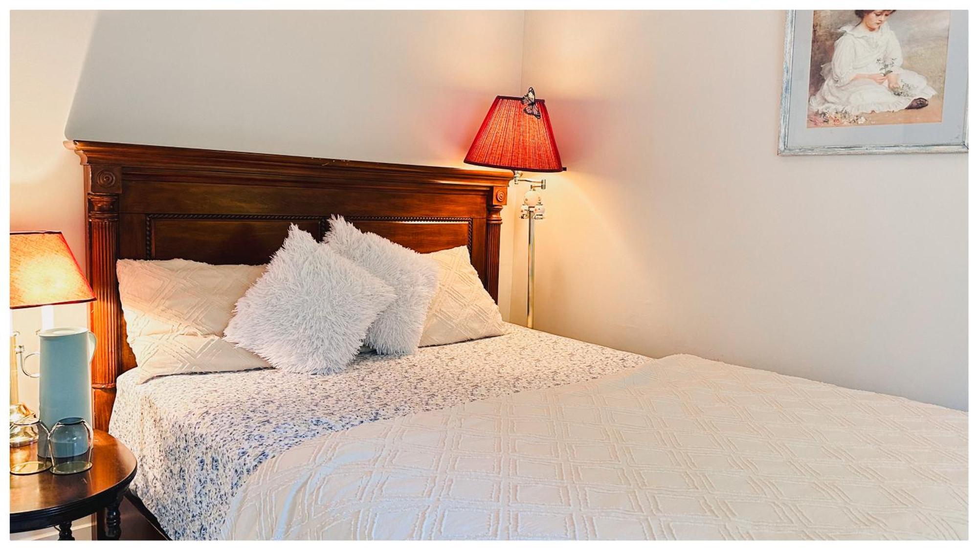 The Stays - Private Cozy 1 Bhr Apt On Main Floor Toronto Bagian luar foto